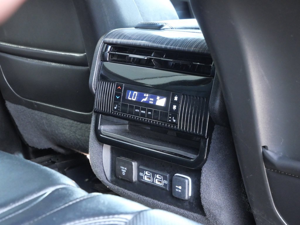 Used 2024 Jeep Wagoneer L Series III w/ Flexible Seating Group AWD/4WD image 13