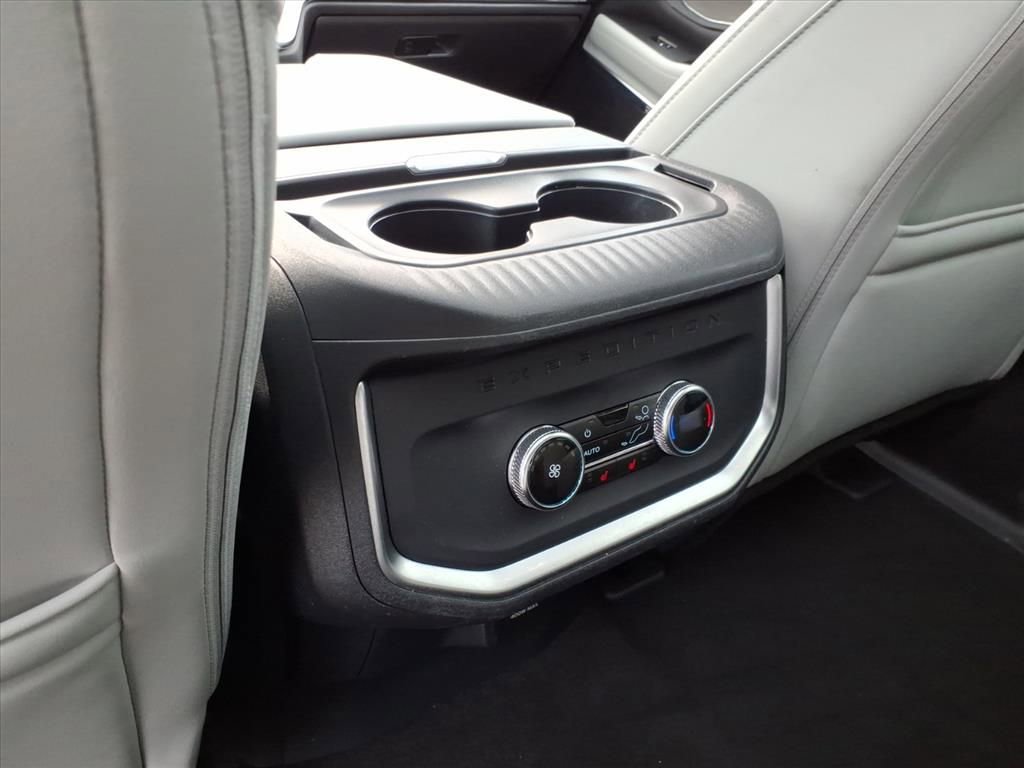 Certified 2025 Ford Expedition Platinum image 15