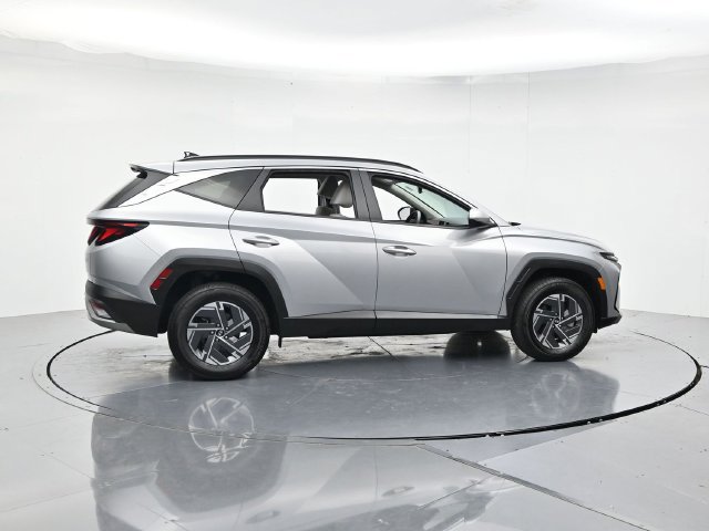 Used 2025 Hyundai Tucson Blue AWD/4WD image 2
