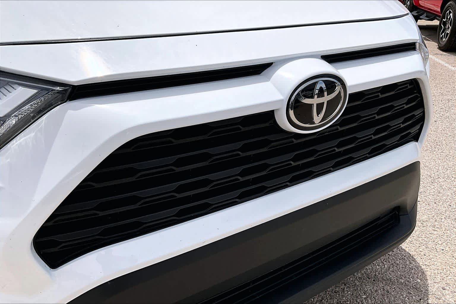 Used 2025 Toyota RAV4 XLE FWD image 28