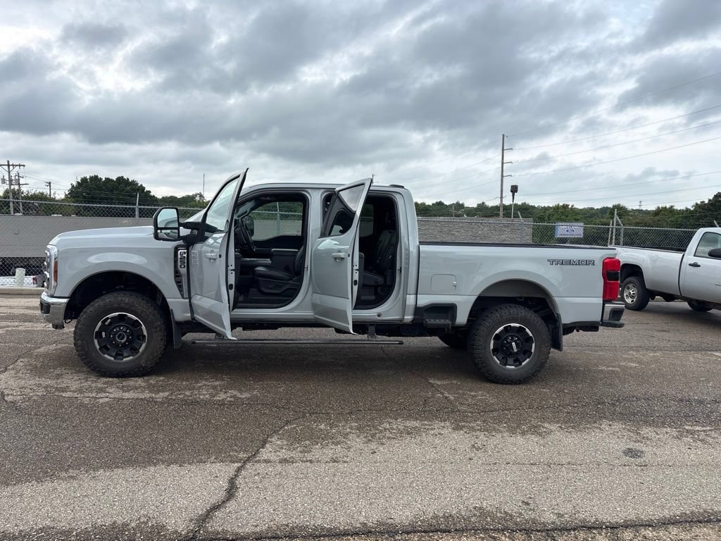 Certified 2025 Ford F250 Lariat w/ Lariat Ultimate Package AWD/4WD image 4