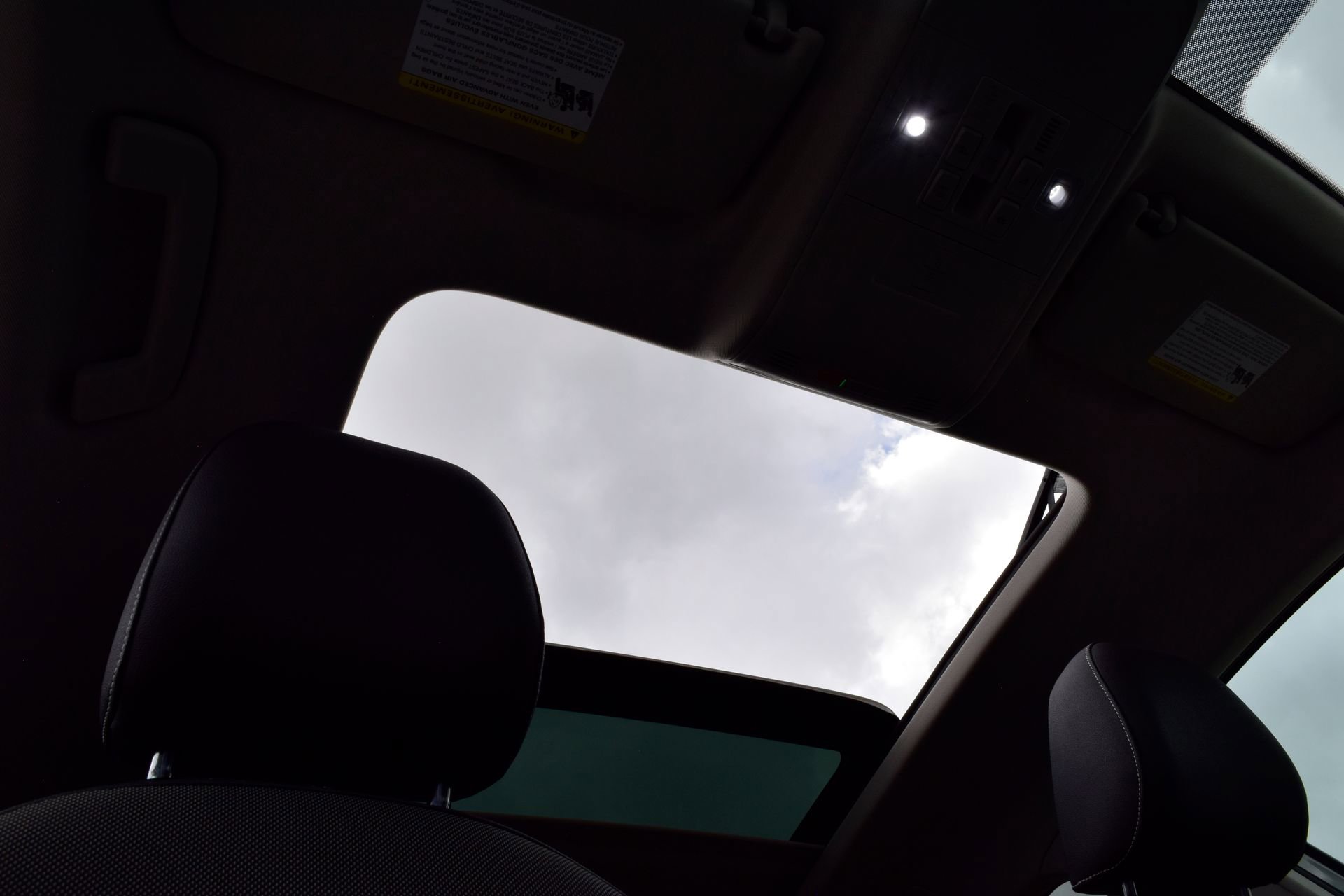 Used 2024 Volkswagen Taos SE w/ Panoramic Sunroof Package FWD image 24