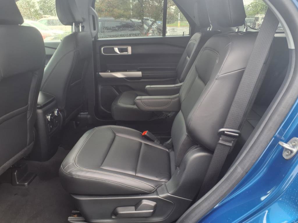 Certified 2022 Ford Explorer XLT w/ Equipment Group 202A image 9