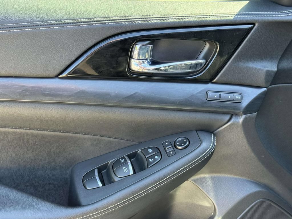 Used 2023 Nissan Maxima Platinum w/ Sport Mat Group FWD image 17