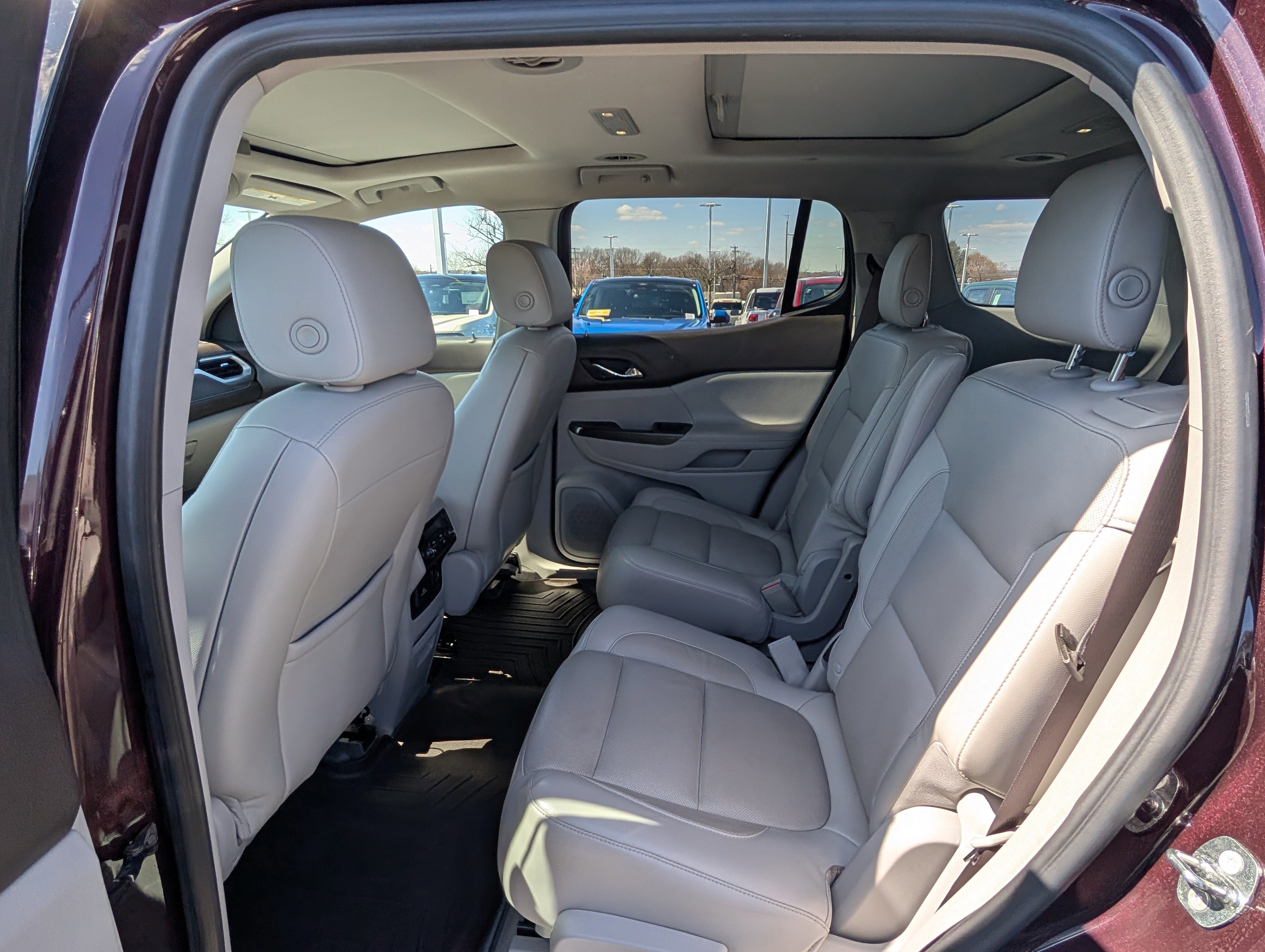 Used 2018 GMC Acadia SLT w/ LPO, Black Accent Package image 15