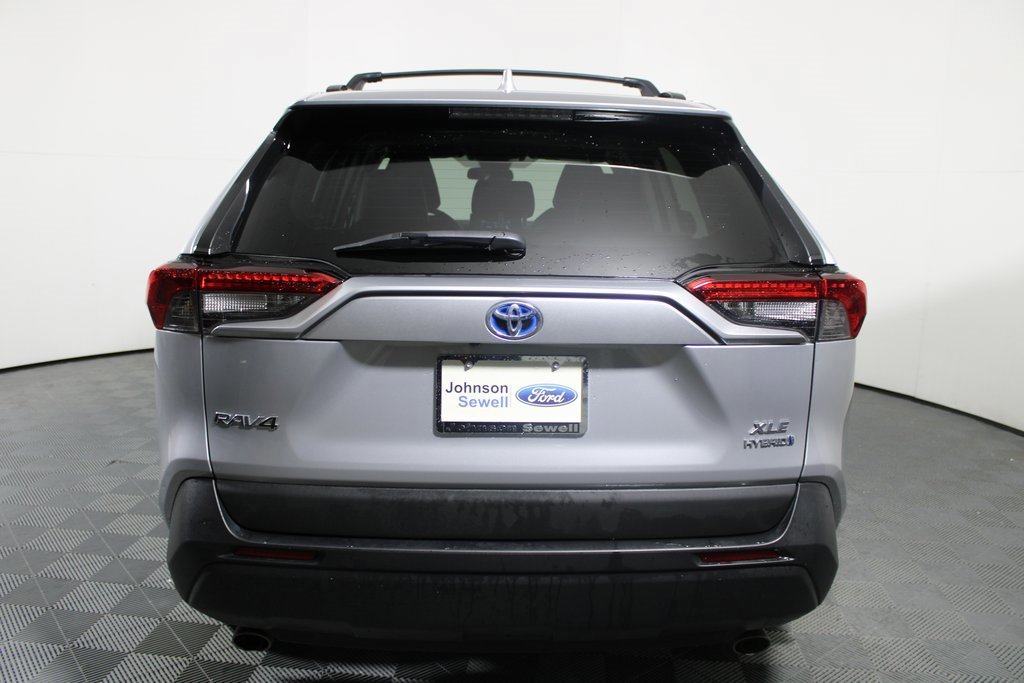 Used 2021 Toyota RAV4 XLE image 3