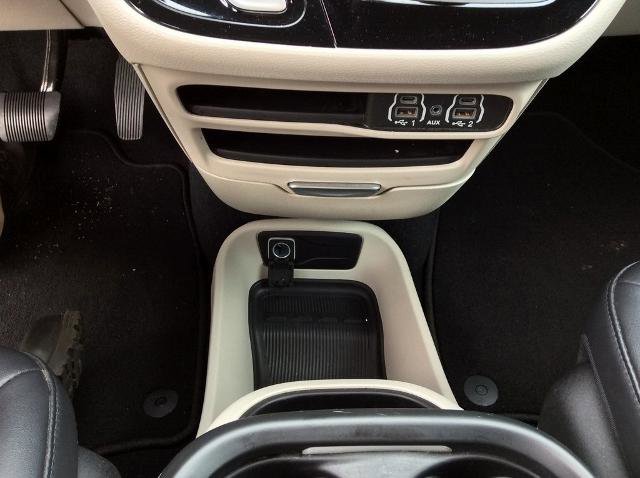 Used 2024 Chrysler Pacifica Touring-L image 28