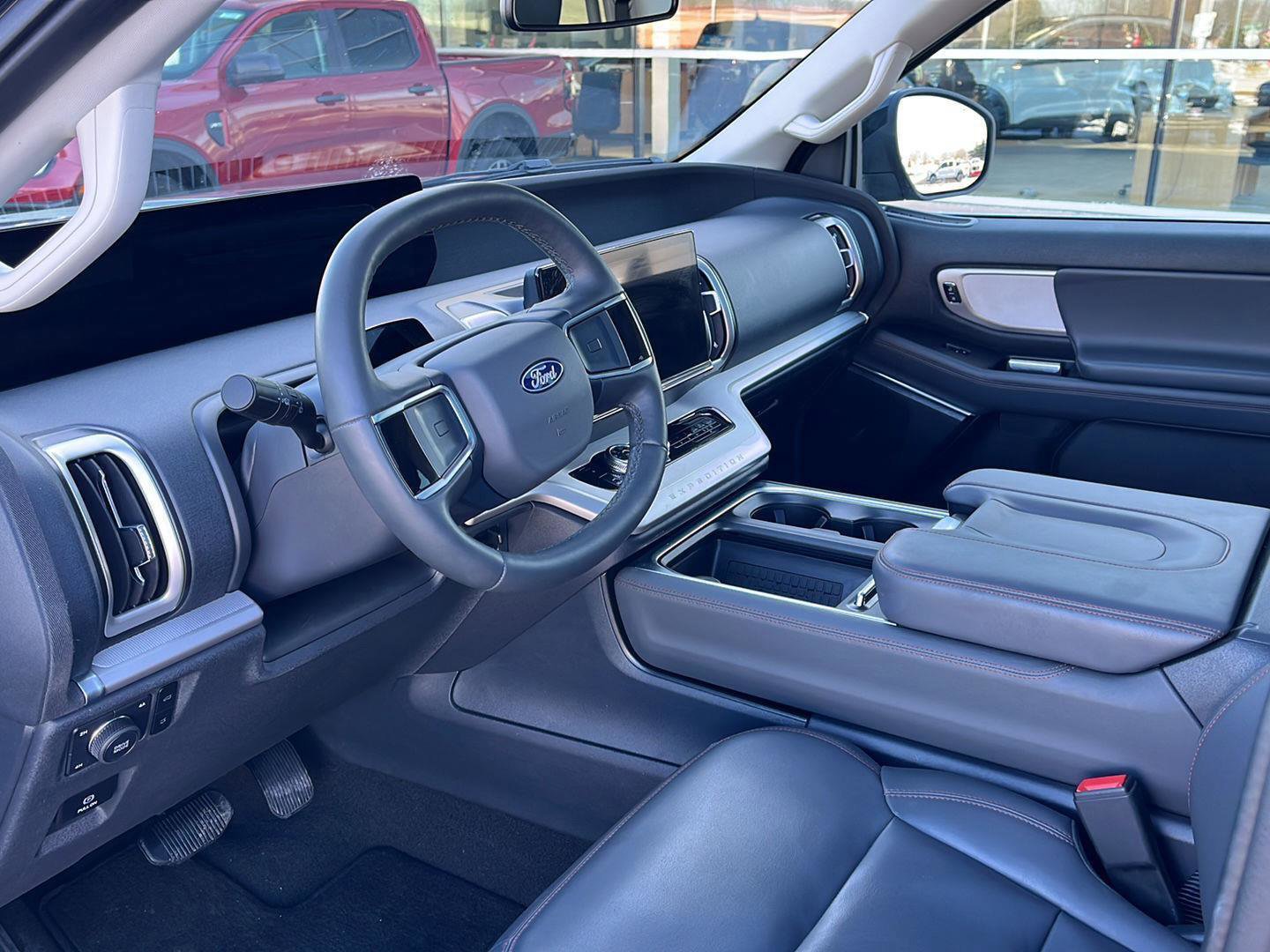 Certified 2025 Ford Expedition Active image 10