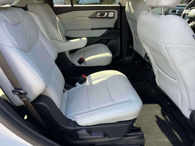 Certified 2026 Ford Explorer Platinum w/ LUX Leather Package AWD/4WD image 22