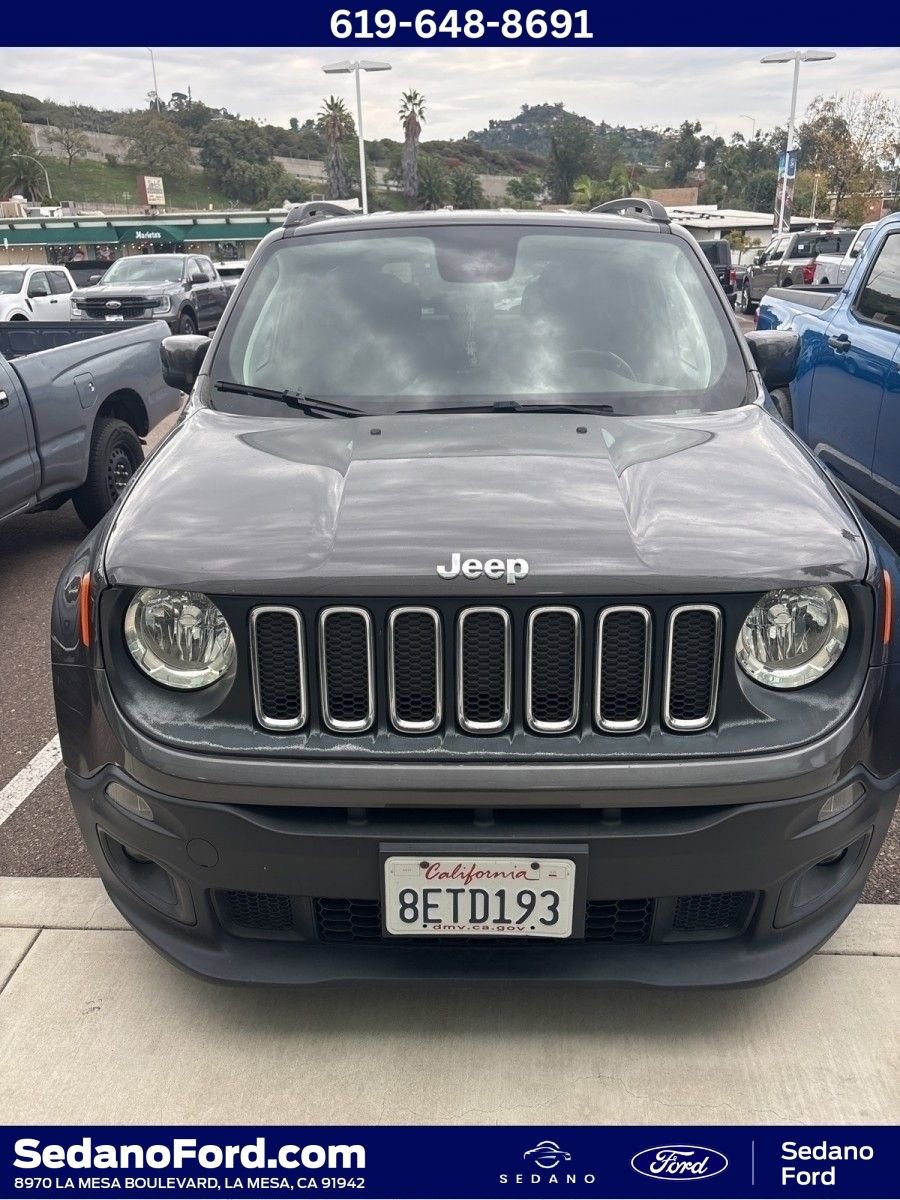 Used 2018 Jeep Renegade Latitude image 1