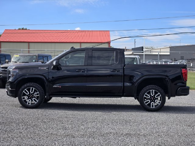 Used 2023 GMC Sierra 1500 AT4 w/ AT4 Premium Package AWD/4WD image 4