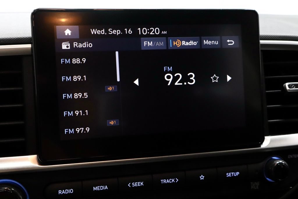 Used 2025 Hyundai Venue SEL FWD image 3
