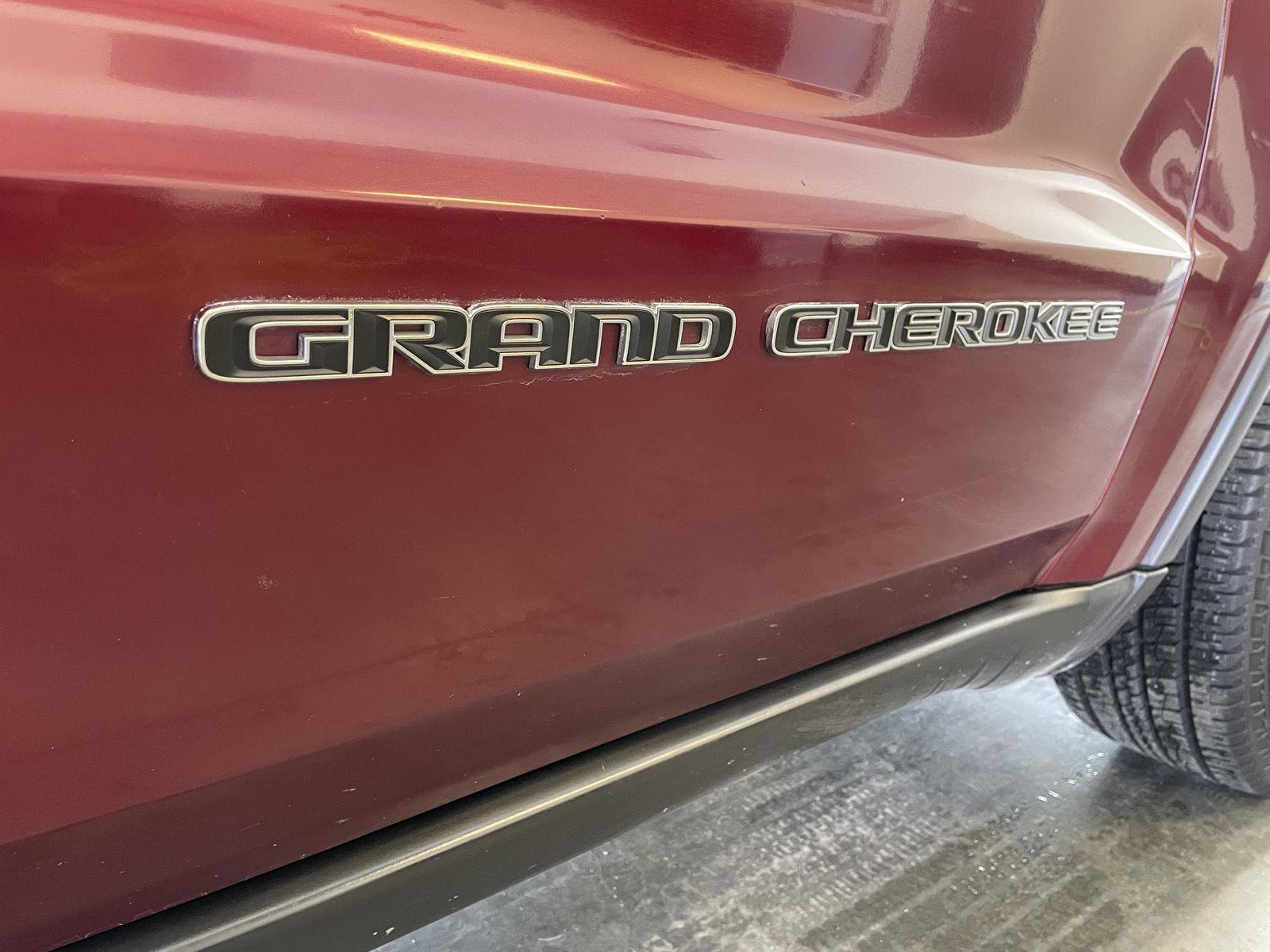 Used 2017 Jeep Grand Cherokee Limited AWD/4WD image 46