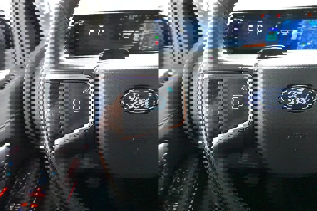 Certified 2025 Ford Expedition Platinum image 13