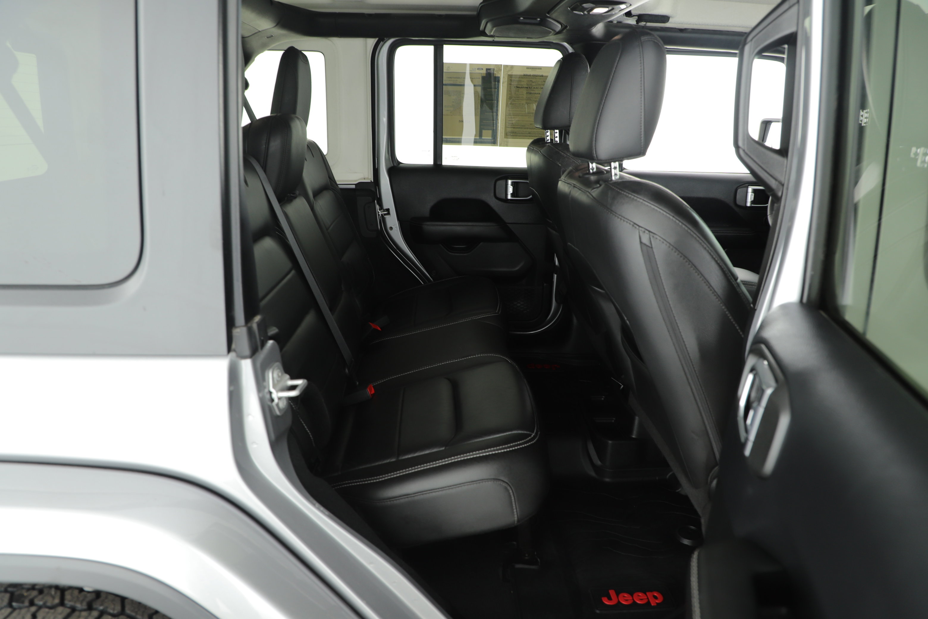 Used 2018 Jeep Wrangler Unlimited Sahara image 14