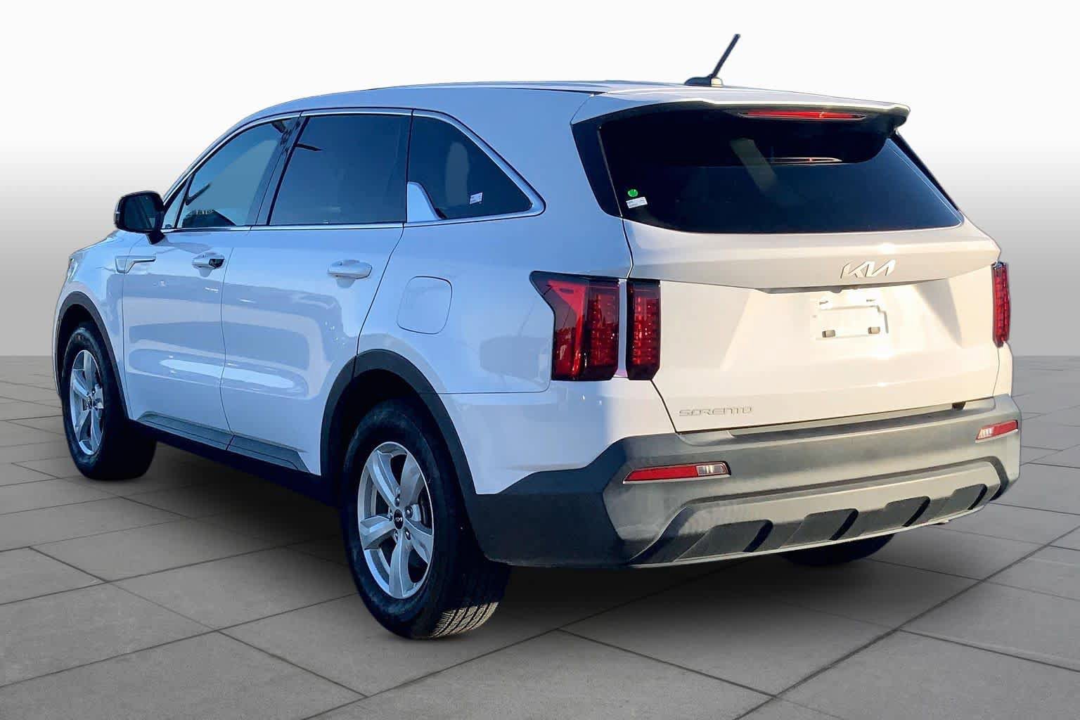 Used 2023 Kia Sorento LX FWD image 11