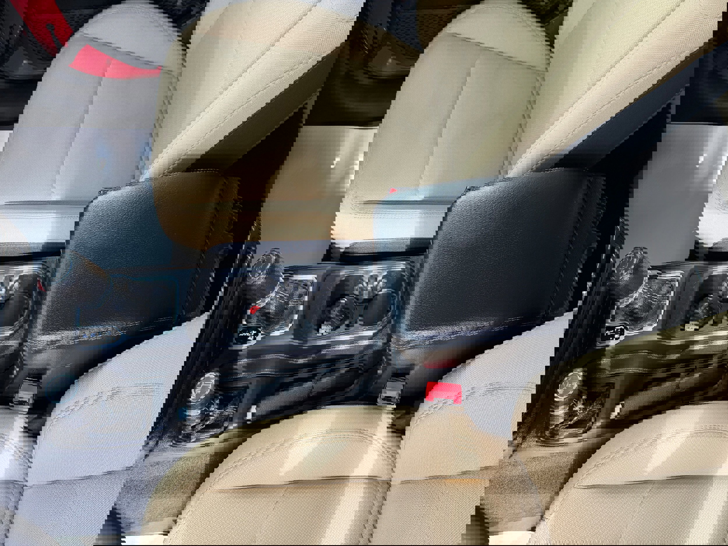 Used 2018 Jeep Wrangler Unlimited Sahara w/ Safety Group image 14