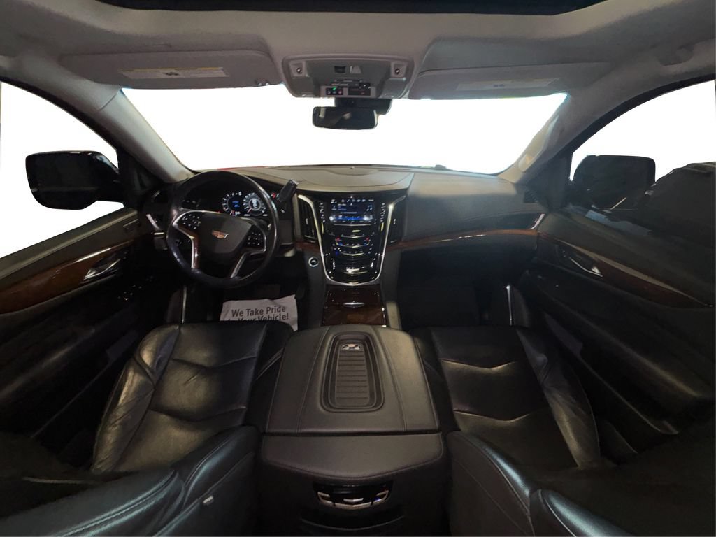 Used 2019 Cadillac Escalade Luxury w/ Escalade Sport Edition AWD/4WD image 25