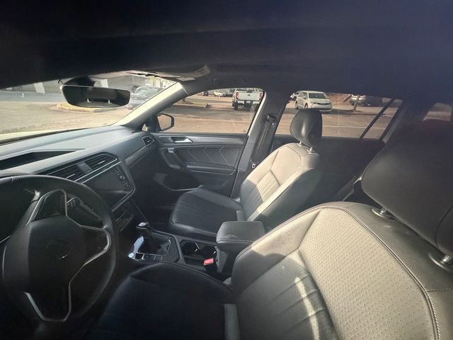 Used 2023 Volkswagen Tiguan SE R-Line image 3