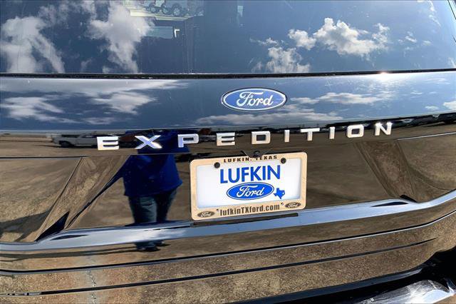 Certified 2025 Ford Expedition Active AWD/4WD image 32