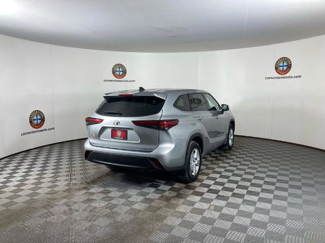 Used 2022 Toyota Highlander LE image 19