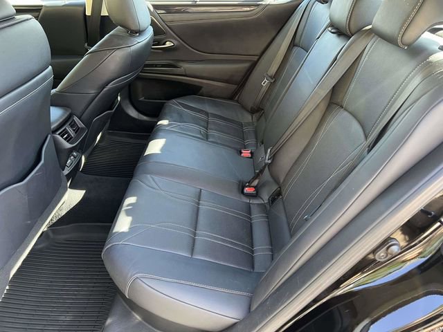 Used 2020 Lexus ES 300h Ultra Luxury image 16