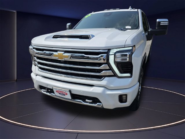 Used 2024 Chevrolet Silverado 2500 High Country w/ High Country Premium Package AWD/4WD image 9