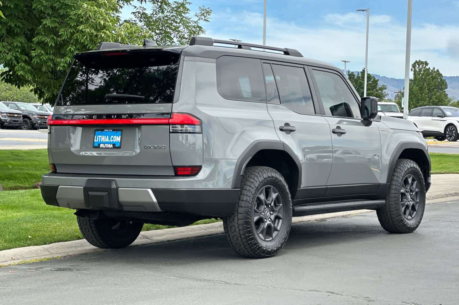 Used 2024 Lexus GX 550 AWD/4WD image 2