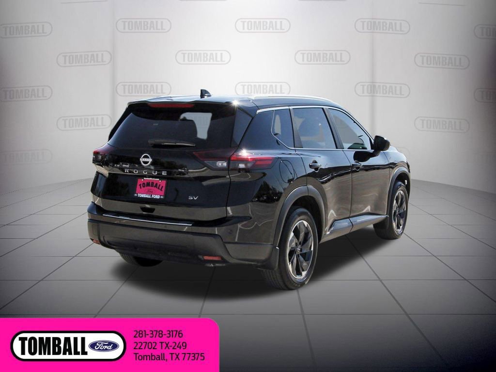 Used 2024 Nissan Rogue SV w/ SV Premium Package image 5