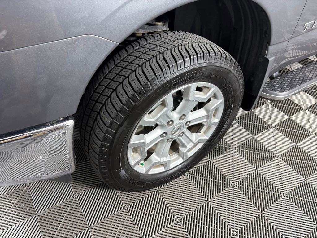 Used 2017 Nissan Titan SV image 11