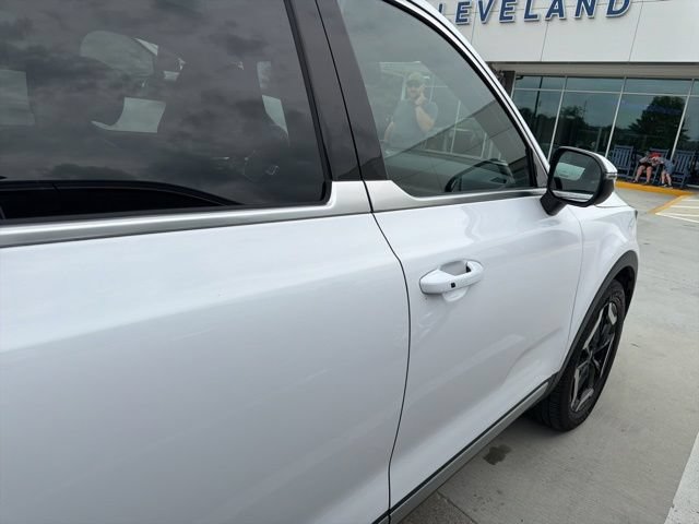 Used 2024 Kia Telluride EX w/ EX Captain's Chair Package AWD/4WD image 29