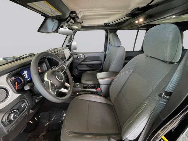 Used 2025 Jeep Wrangler Unlimited Sahara AWD/4WD image 10