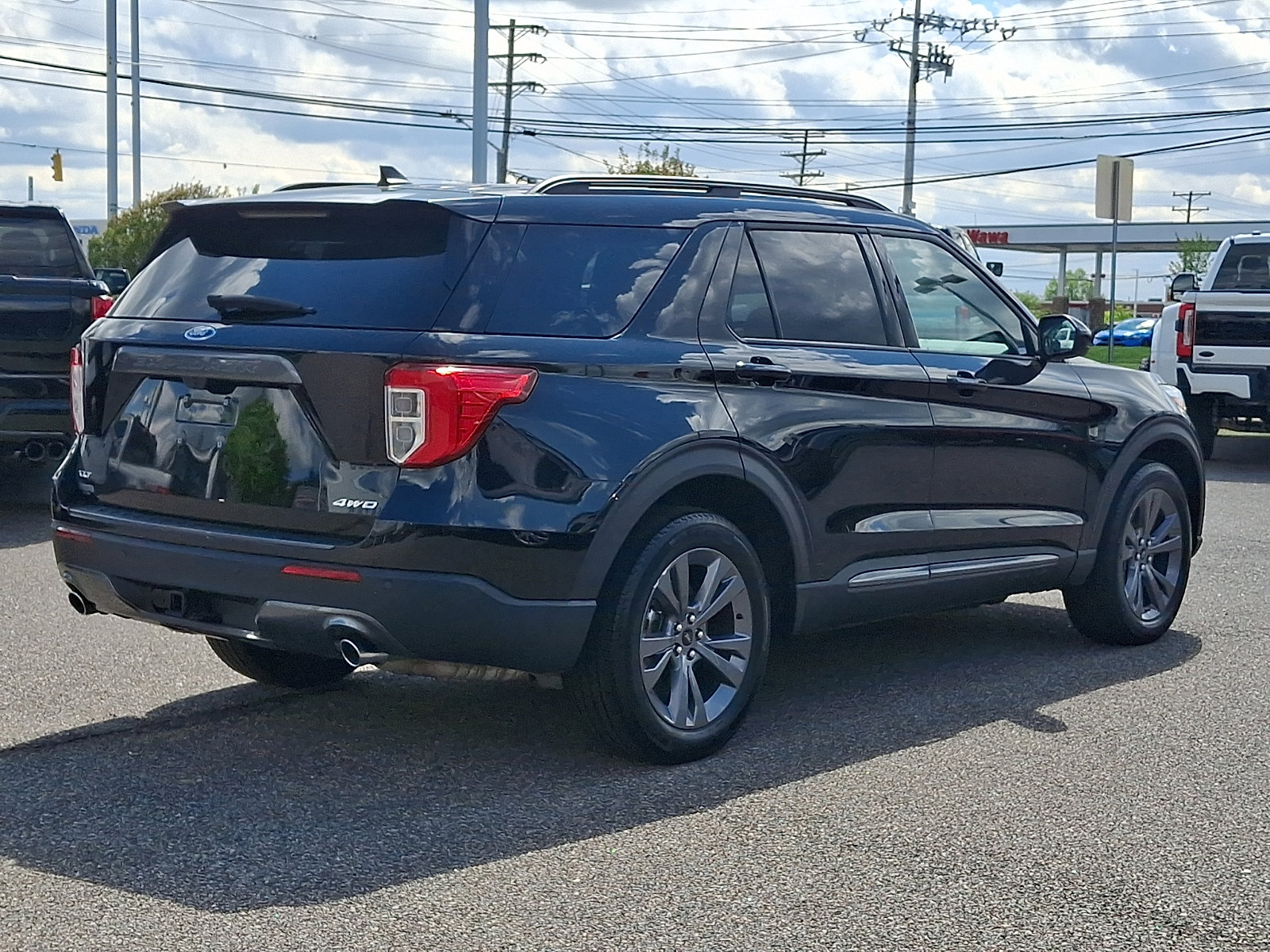 Certified 2023 Ford Explorer XLT w/ Equipment Group 202A AWD/4WD image 11