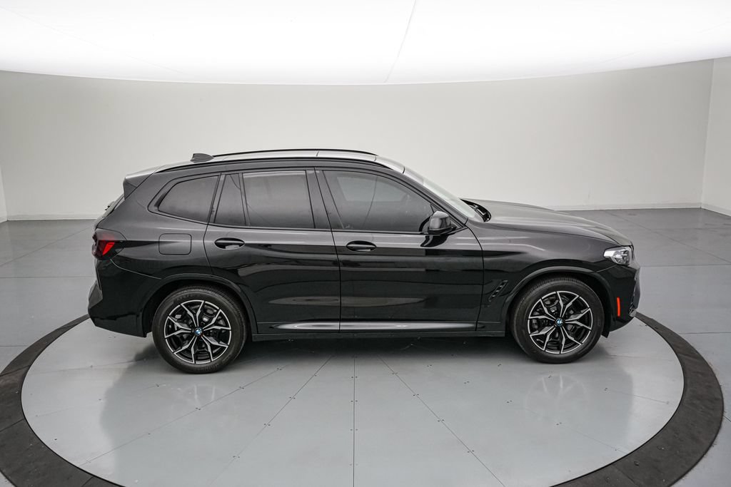 Used 2024 BMW X3 xDrive30i AWD/4WD image 3