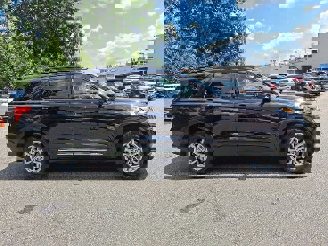 Certified 2022 Ford Explorer XLT w/ Equipment Group 202A image 12