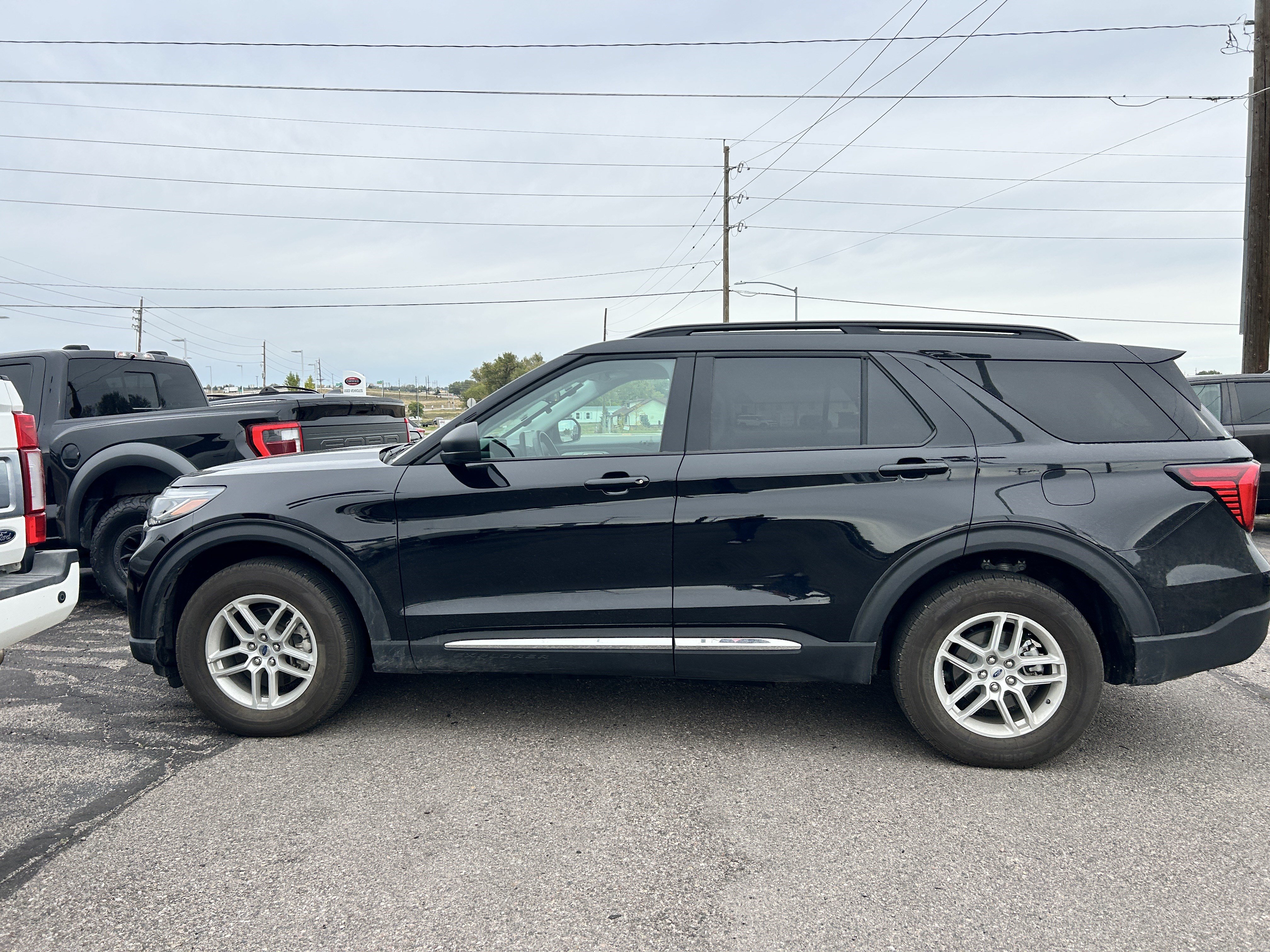 Certified 2025 Ford Explorer Active AWD/4WD image 3