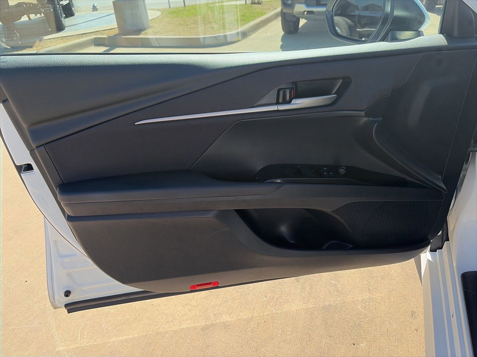 Used 2025 Toyota Camry LE image 13