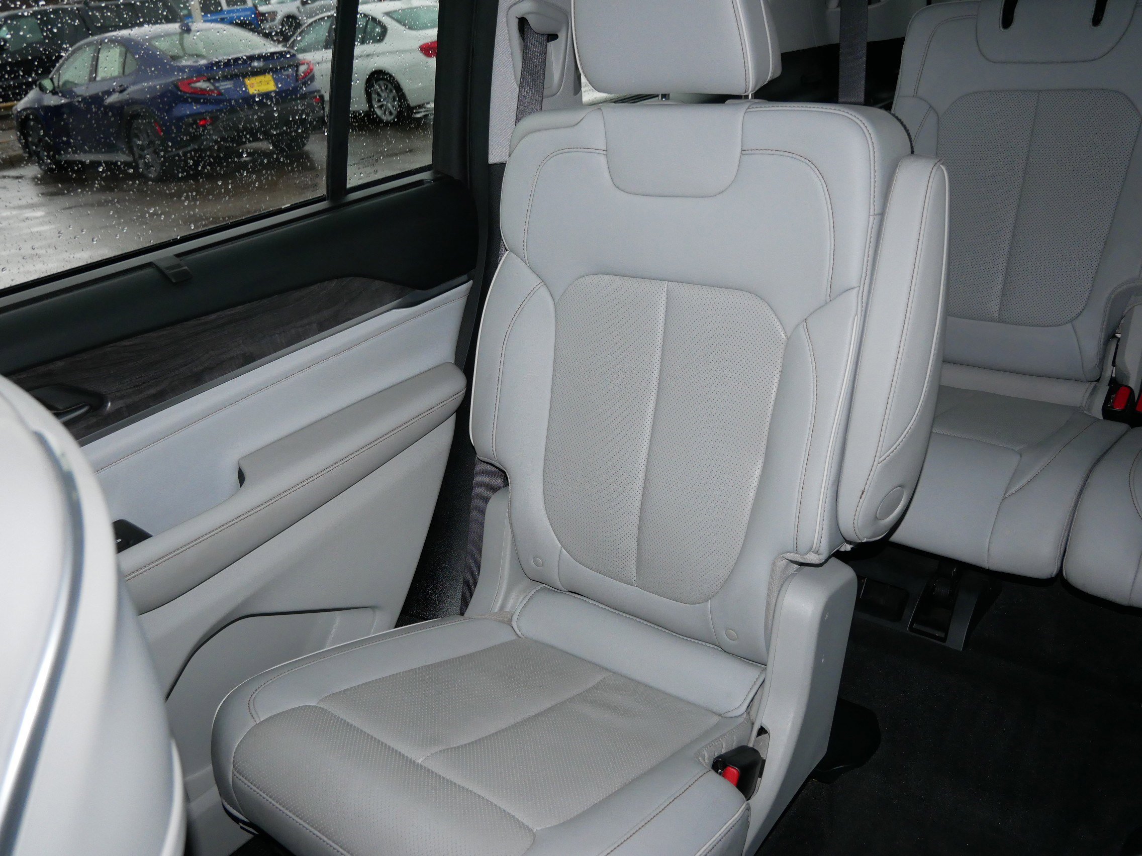 Used 2021 Jeep Grand Cherokee L Overland w/ Advanced Protech Group III AWD/4WD image 12