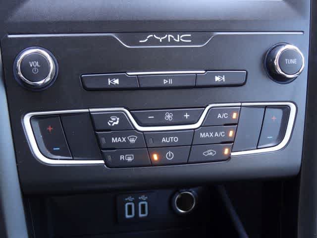 Certified 2019 Ford Fusion SE w/ Equipment Group 151A FWD image 27