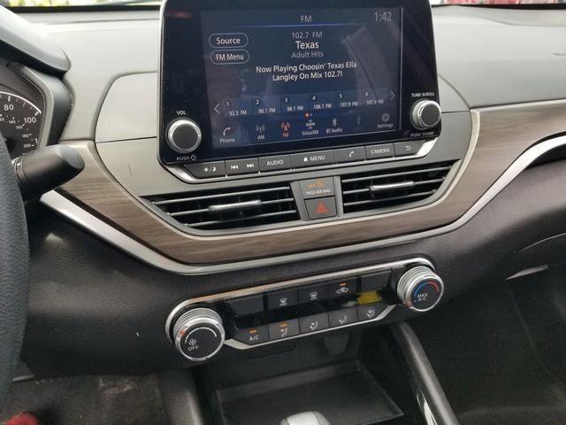 Used 2024 Nissan Altima 2.5 SV FWD image 19