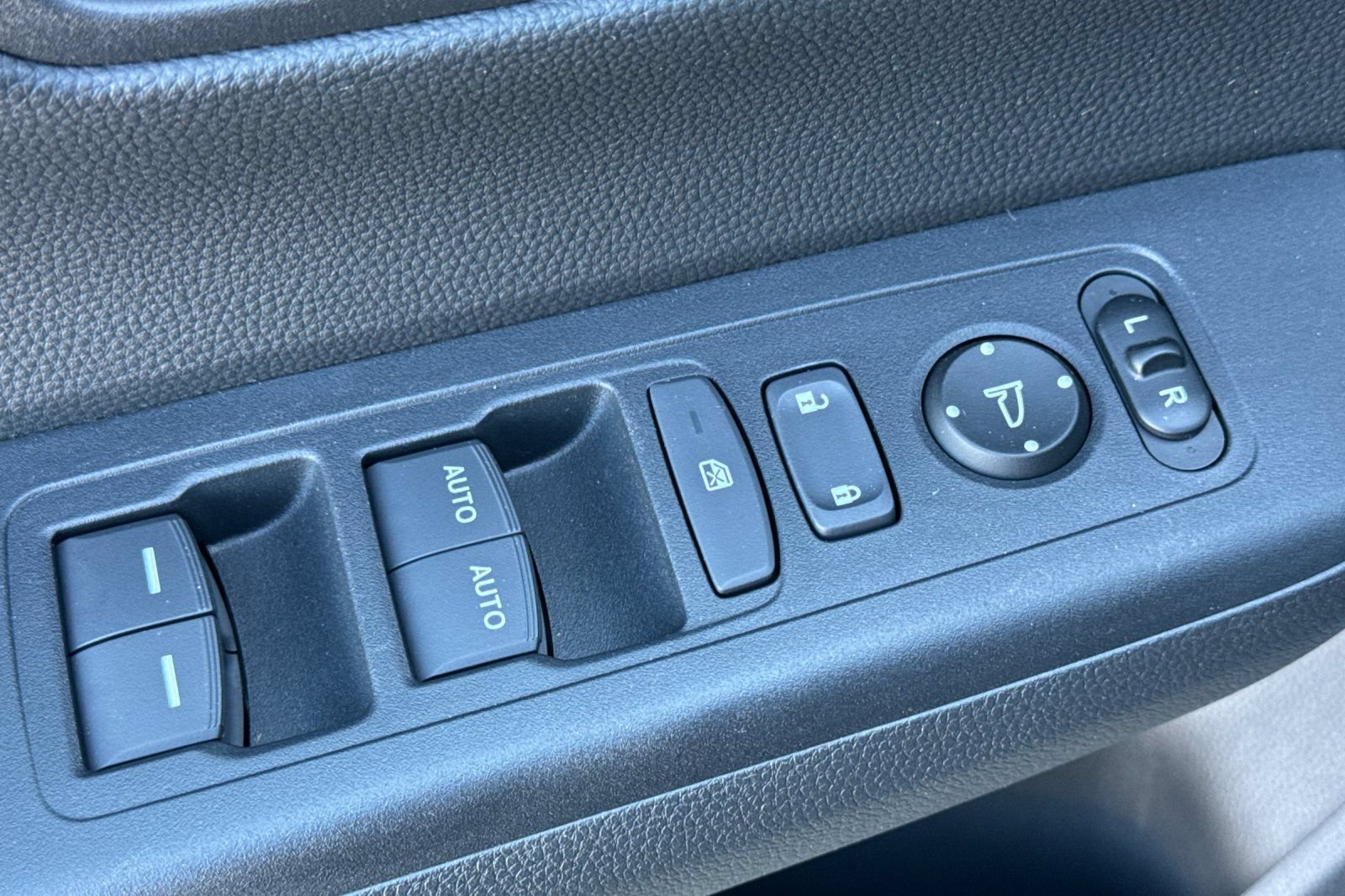 Used 2025 Honda CR-V Sport image 17