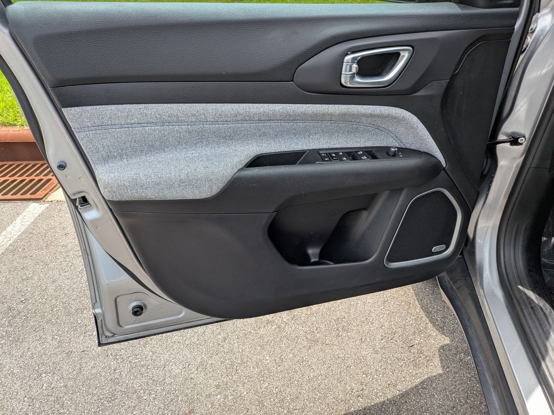 Used 2022 Jeep Compass Latitude w/ Sun and Sound Group FWD image 10
