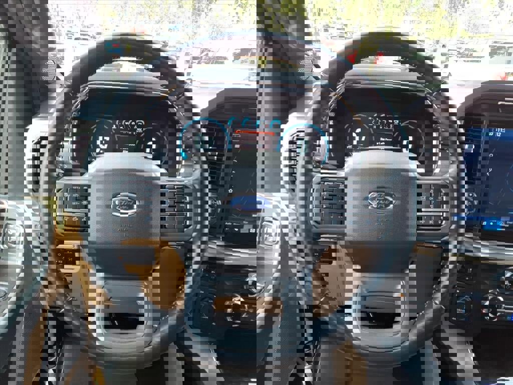 Certified 2022 Ford F150 Lariat w/ Equipment Group 502A High image 19