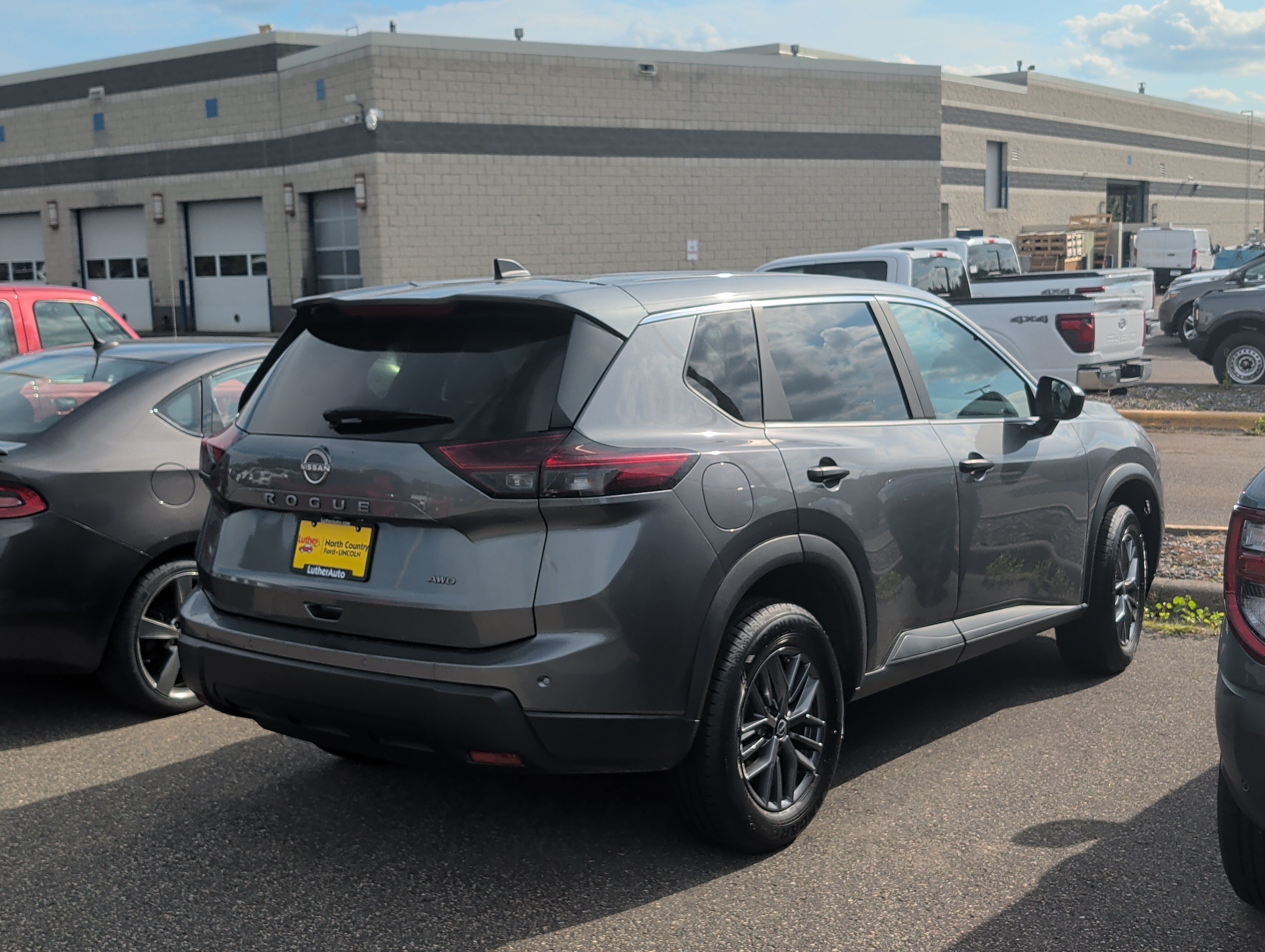 Used 2024 Nissan Rogue S AWD/4WD image 6