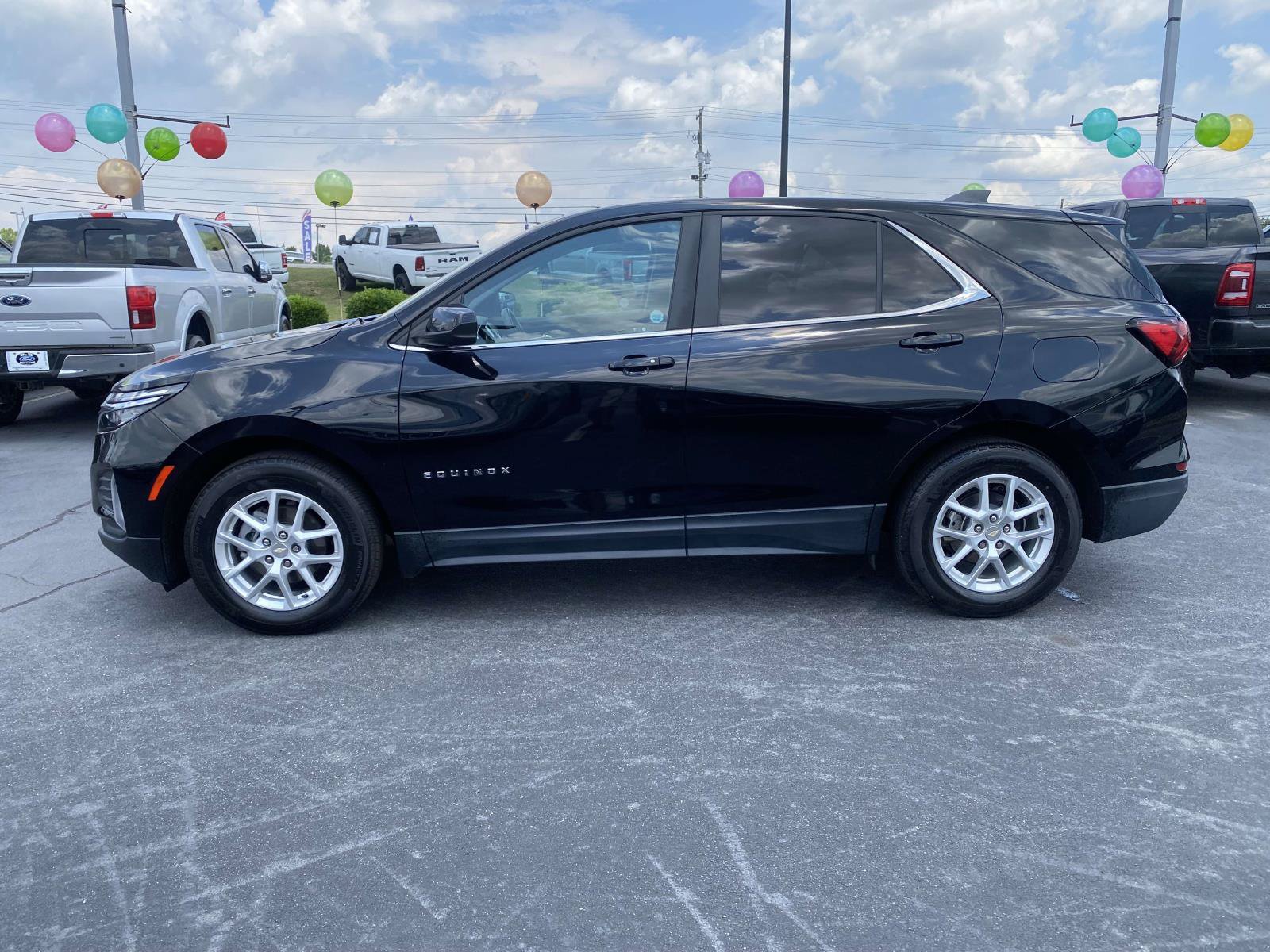 Used 2023 Chevrolet Equinox LT w/ Driver Convenience Package FWD image 4