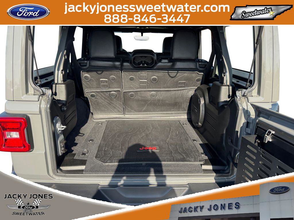 Used 2019 Jeep Wrangler Unlimited Sahara w/ Quick Order Package 24M Moab AWD/4WD image 19
