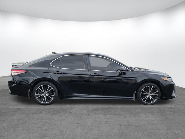 Used 2019 Toyota Camry SE FWD video 3
