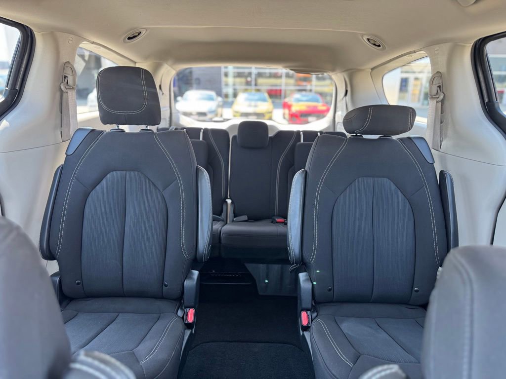 Used 2023 Chrysler Voyager LX FWD image 33