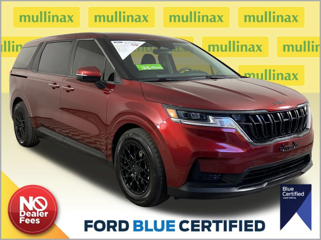 Used 2024 Kia Carnival LX image 1