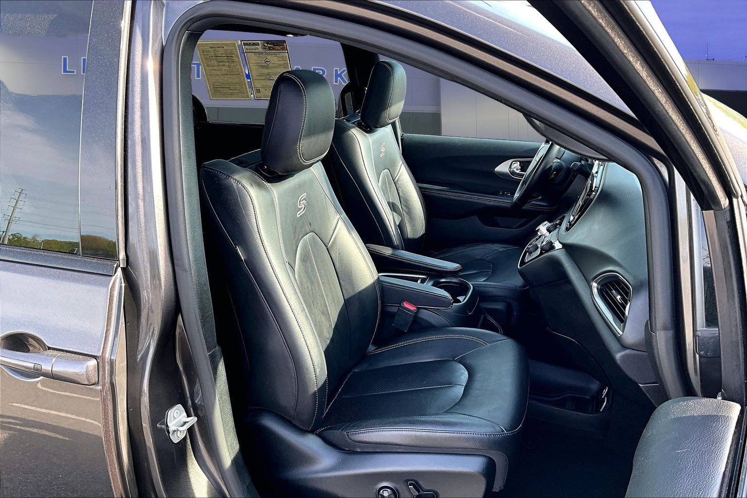 Used 2019 Chrysler Pacifica Touring-L Plus w/ Advanced Safetytec Group FWD image 30